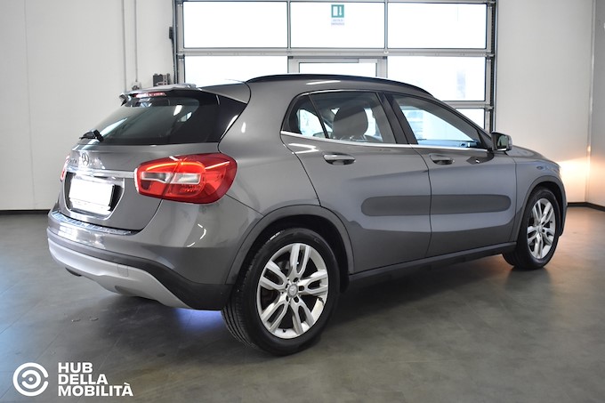MERCEDES-BENZ GLA 200 d Automatic Business